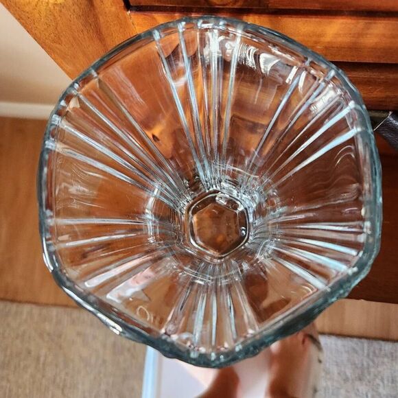 Flower vase thick glass flared tulip shape textured - Picture 2 of 3